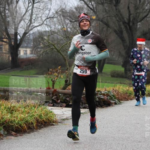 08.12.2024 - St. Pauli X-Mass-Run No. 14 Strokosch-Dieckow http://msf.ph/oto/7502134 08.12.2024 09:52:00 Laufen 14, 259, 2334 meine-sportfotos.de