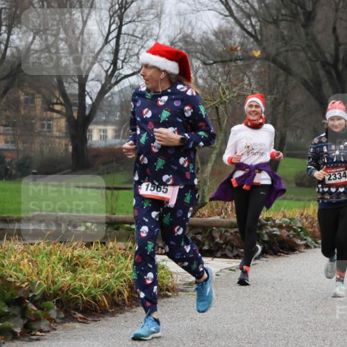 08.12.2024 - St. Pauli X-Mass-Run No. 14 Strokosch-Dieckow http://msf.ph/oto/7502142 08.12.2024 09:52:03 Laufen 1565, 2334, 2302 meine-sportfotos.de
