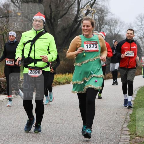 08.12.2024 - St. Pauli X-Mass-Run No. 14 Strokosch-Dieckow http://msf.ph/oto/7502168 08.12.2024 09:52:07 Laufen 14, 1275, 2302, 2898, 2826 meine-sportfotos.de