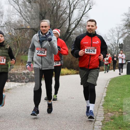 08.12.2024 - St. Pauli X-Mass-Run No. 14 Strokosch-Dieckow http://msf.ph/oto/7502169 08.12.2024 09:52:09 Laufen 14, 2362, 1246, 14, 2826 meine-sportfotos.de
