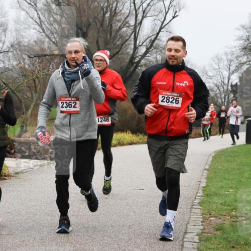 08.12.2024 - St. Pauli X-Mass-Run No. 14 Strokosch-Dieckow http://msf.ph/oto/7502173 08.12.2024 09:52:09 Laufen 14, 2361, 14, 2362, 1246, 14, 2826 meine-sportfotos.de