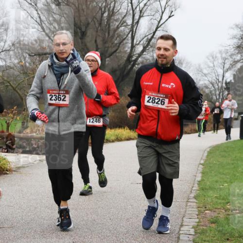 08.12.2024 - St. Pauli X-Mass-Run No. 14 Strokosch-Dieckow http://msf.ph/oto/7502176 08.12.2024 09:52:09 Laufen 2361, 14, 2362, 1246, 14, 2826 meine-sportfotos.de