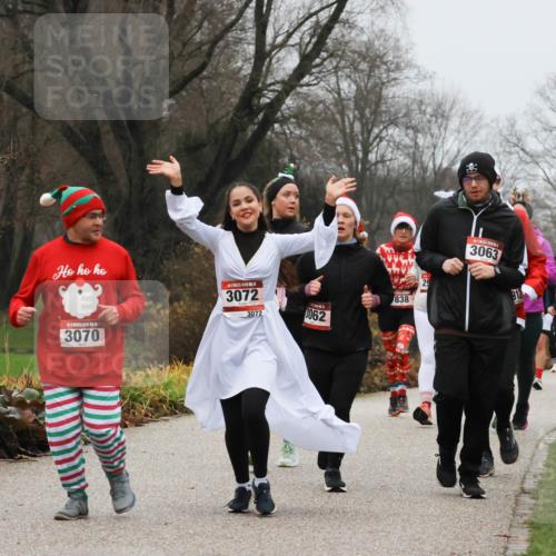 08.12.2024 - St. Pauli X-Mass-Run No. 14 Strokosch-Dieckow http://msf.ph/oto/7502215 08.12.2024 09:52:27 Laufen 14, 3070, 3072, 3072, 3062, 838, 3063, 312 meine-sportfotos.de