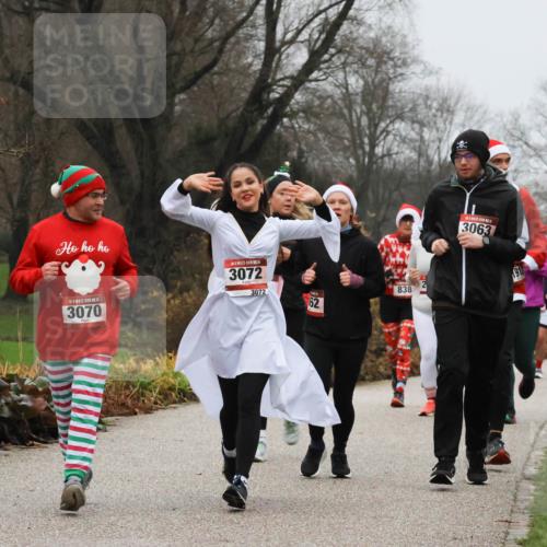 08.12.2024 - St. Pauli X-Mass-Run No. 14 Strokosch-Dieckow http://msf.ph/oto/7502219 08.12.2024 09:52:27 Laufen 3070, 3072, 3072, 62, 838, 3063, 3255 meine-sportfotos.de