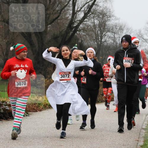 08.12.2024 - St. Pauli X-Mass-Run No. 14 Strokosch-Dieckow http://msf.ph/oto/7502222 08.12.2024 09:52:27 Laufen 3070, 14, 3072, 3072, 62, 838, 3063, 91, 3255 meine-sportfotos.de
