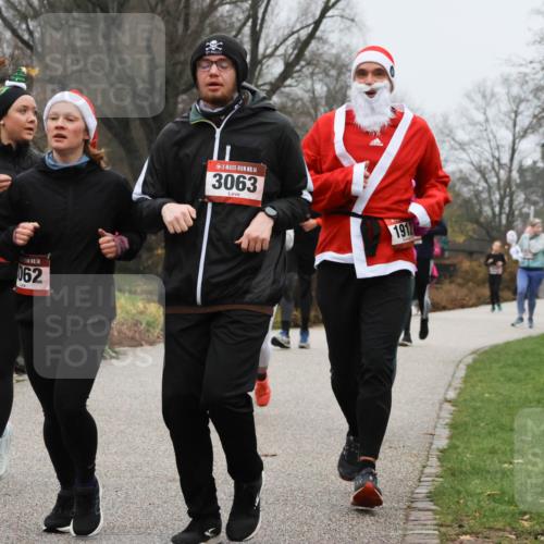 08.12.2024 - St. Pauli X-Mass-Run No. 14 Strokosch-Dieckow http://msf.ph/oto/7502227 08.12.2024 09:52:30 Laufen 14, 062, 14, 3063, 1912 meine-sportfotos.de