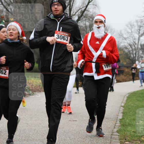 08.12.2024 - St. Pauli X-Mass-Run No. 14 Strokosch-Dieckow http://msf.ph/oto/7502232 08.12.2024 09:52:31 Laufen 14, 194062, 14, 3063, 1912 meine-sportfotos.de