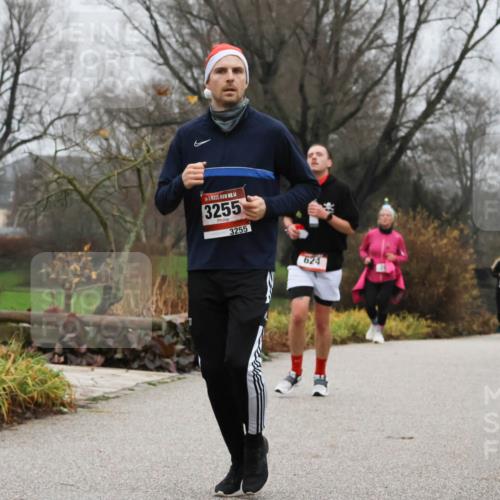 08.12.2024 - St. Pauli X-Mass-Run No. 14 Strokosch-Dieckow http://msf.ph/oto/7502235 08.12.2024 09:52:37 Laufen 14, 3255, 3255, 624 meine-sportfotos.de