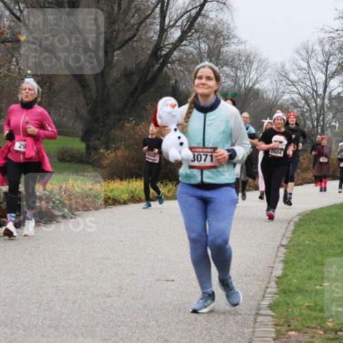 08.12.2024 - St. Pauli X-Mass-Run No. 14 Strokosch-Dieckow http://msf.ph/oto/7502243 08.12.2024 09:52:41 Laufen 3008, 29, 3071, 2604, 1021 meine-sportfotos.de