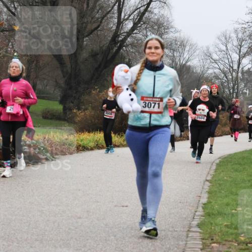 08.12.2024 - St. Pauli X-Mass-Run No. 14 Strokosch-Dieckow http://msf.ph/oto/7502247 08.12.2024 09:52:41 Laufen 3008, 29, 3071, 1021, 2604, 1067 meine-sportfotos.de