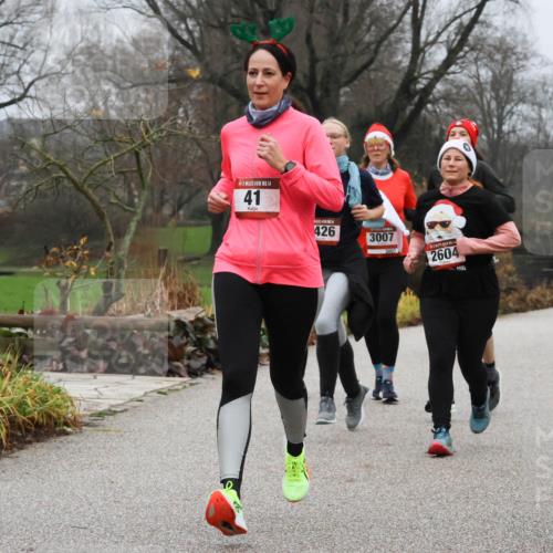 08.12.2024 - St. Pauli X-Mass-Run No. 14 Strokosch-Dieckow http://msf.ph/oto/7502250 08.12.2024 09:52:45 Laufen 14, 41, 426, 3007, 3007, 2604, 1049 meine-sportfotos.de
