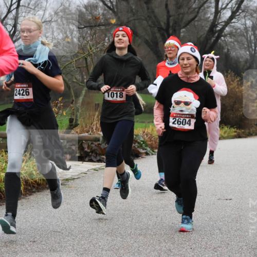 08.12.2024 - St. Pauli X-Mass-Run No. 14 Strokosch-Dieckow http://msf.ph/oto/7502258 08.12.2024 09:52:46 Laufen 14, 2426, 14, 1018, 14, 2604, 1021, 1067 meine-sportfotos.de