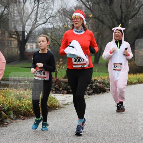 08.12.2024 - St. Pauli X-Mass-Run No. 14 Strokosch-Dieckow http://msf.ph/oto/7502262 08.12.2024 09:52:48 Laufen 14, 3008, 3008, 3007, 3007, 2211, 1021 meine-sportfotos.de
