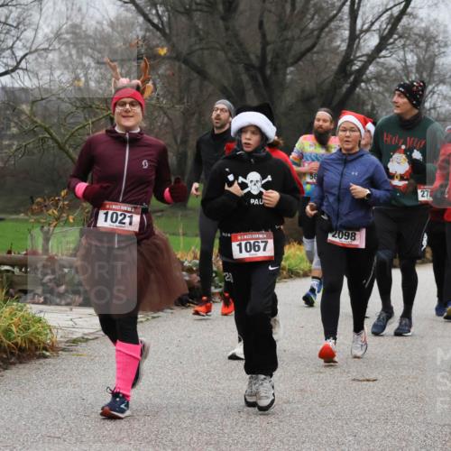08.12.2024 - St. Pauli X-Mass-Run No. 14 Strokosch-Dieckow http://msf.ph/oto/7502267 08.12.2024 09:52:54 Laufen 14, 1021, 14, 1067, 58, 2098, 27, 2093, 2093, 8 meine-sportfotos.de