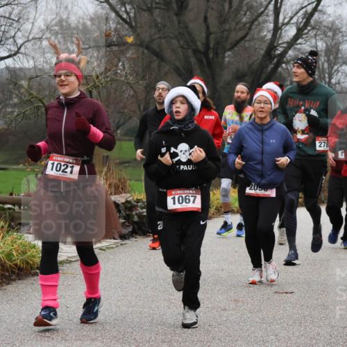 08.12.2024 - St. Pauli X-Mass-Run No. 14 Strokosch-Dieckow http://msf.ph/oto/7502272 08.12.2024 09:52:55 Laufen 14, 1021, 20, 14, 1067, 205, 278, 2093, 2093, 86 meine-sportfotos.de