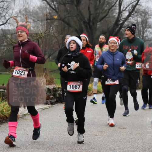 08.12.2024 - St. Pauli X-Mass-Run No. 14 Strokosch-Dieckow http://msf.ph/oto/7502274 08.12.2024 09:52:55 Laufen 14, 1021, 14, 1067, 2098, 278, 2093, 86, 2093 meine-sportfotos.de