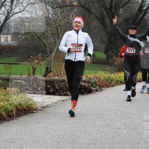 08.12.2024 - St. Pauli X-Mass-Run No. 14 Strokosch-Dieckow http://msf.ph/oto/7502310 08.12.2024 09:53:21 Laufen 14, 2337, 3313, 3077, 331 meine-sportfotos.de