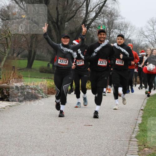 08.12.2024 - St. Pauli X-Mass-Run No. 14 Strokosch-Dieckow http://msf.ph/oto/7502314 08.12.2024 09:53:22 Laufen 2937, 3313, 3077, 3311, 3318, 5314 meine-sportfotos.de