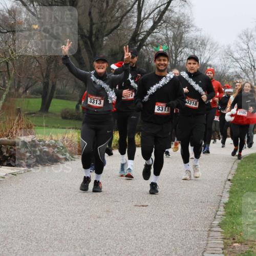 08.12.2024 - St. Pauli X-Mass-Run No. 14 Strokosch-Dieckow http://msf.ph/oto/7502318 08.12.2024 09:53:22 Laufen 3313, 3311, 3318, 2937, 3105 meine-sportfotos.de