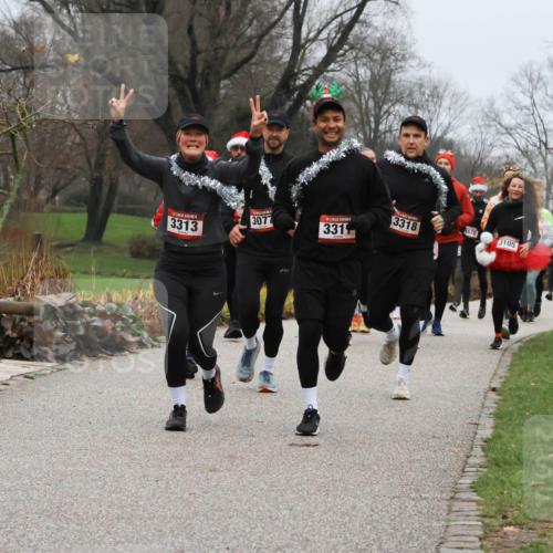 08.12.2024 - St. Pauli X-Mass-Run No. 14 Strokosch-Dieckow http://msf.ph/oto/7502326 08.12.2024 09:53:22 Laufen 3318, 1678, 3077, 3311, 3105, 3314, 3313 meine-sportfotos.de