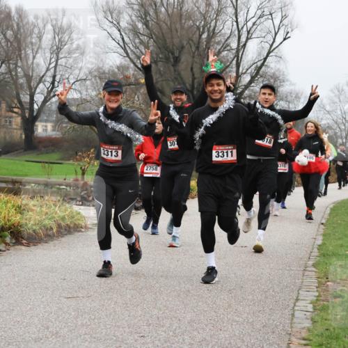 08.12.2024 - St. Pauli X-Mass-Run No. 14 Strokosch-Dieckow http://msf.ph/oto/7502328 08.12.2024 09:53:23 Laufen 3313, 2758, 307, 3311, 18, 310, 105 meine-sportfotos.de