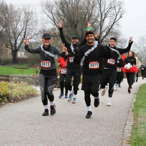 08.12.2024 - St. Pauli X-Mass-Run No. 14 Strokosch-Dieckow http://msf.ph/oto/7502331 08.12.2024 09:53:24 Laufen 3313, 2758, 307, 3311, 3318, 310 meine-sportfotos.de