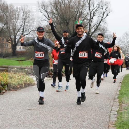 08.12.2024 - St. Pauli X-Mass-Run No. 14 Strokosch-Dieckow http://msf.ph/oto/7502332 08.12.2024 09:53:24 Laufen 3313, 275, 307, 3311, 3318, 105, 810 meine-sportfotos.de