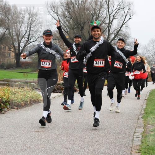 08.12.2024 - St. Pauli X-Mass-Run No. 14 Strokosch-Dieckow http://msf.ph/oto/7502335 08.12.2024 09:53:24 Laufen 3313, 275, 3077, 31, 3311, 3318, 3105, 310 meine-sportfotos.de