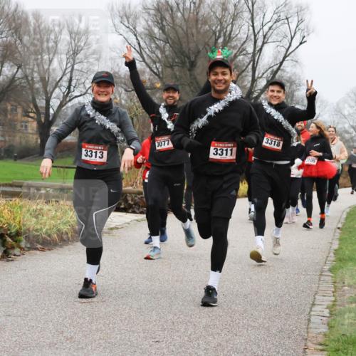 08.12.2024 - St. Pauli X-Mass-Run No. 14 Strokosch-Dieckow http://msf.ph/oto/7502337 08.12.2024 09:53:24 Laufen 3313, 3077, 3311, 3318, 3105 meine-sportfotos.de