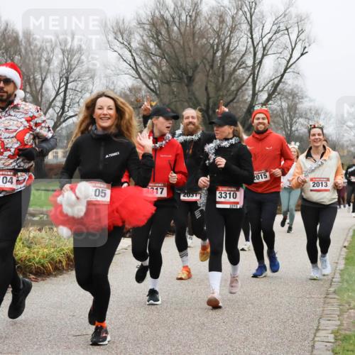 08.12.2024 - St. Pauli X-Mass-Run No. 14 Strokosch-Dieckow http://msf.ph/oto/7502345 08.12.2024 09:53:27 Laufen 3104, 14, 05, 14, 317, 2031, 3310, 3310, 2015, 2013 meine-sportfotos.de