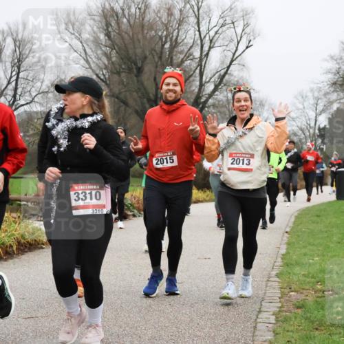 08.12.2024 - St. Pauli X-Mass-Run No. 14 Strokosch-Dieckow http://msf.ph/oto/7502348 08.12.2024 09:53:28 Laufen 14, 3317, 14, 3310, 3310, 2015, 2013 meine-sportfotos.de