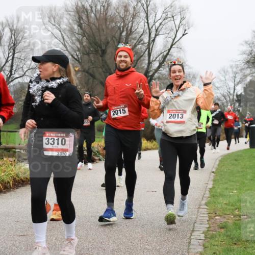 08.12.2024 - St. Pauli X-Mass-Run No. 14 Strokosch-Dieckow http://msf.ph/oto/7502349 08.12.2024 09:53:28 Laufen 14, 3317, 14, 3310, 3310, 955, 2015, 2013, 20, 12044 meine-sportfotos.de