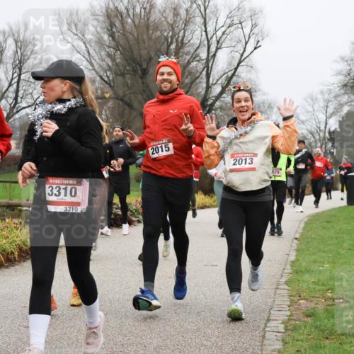 08.12.2024 - St. Pauli X-Mass-Run No. 14 Strokosch-Dieckow http://msf.ph/oto/7502351 08.12.2024 09:53:28 Laufen 14, 3317, 14, 3310, 3310, 2015, 1, 14, 2013, 620, 3375 meine-sportfotos.de