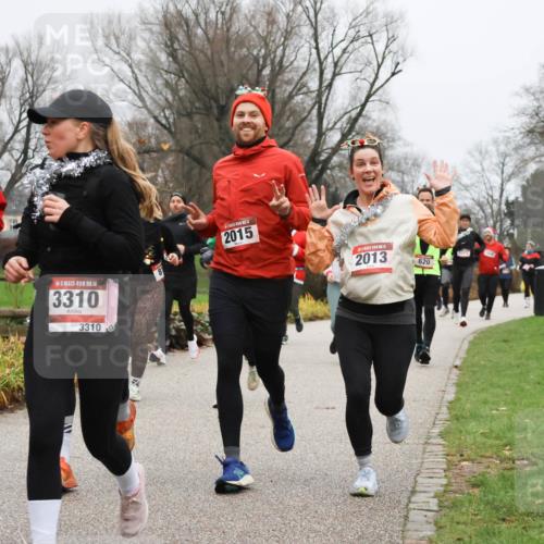 08.12.2024 - St. Pauli X-Mass-Run No. 14 Strokosch-Dieckow http://msf.ph/oto/7502353 08.12.2024 09:53:28 Laufen 14, 3317, 14, 3310, 3310, 2015, 2013, 620, 9375 meine-sportfotos.de