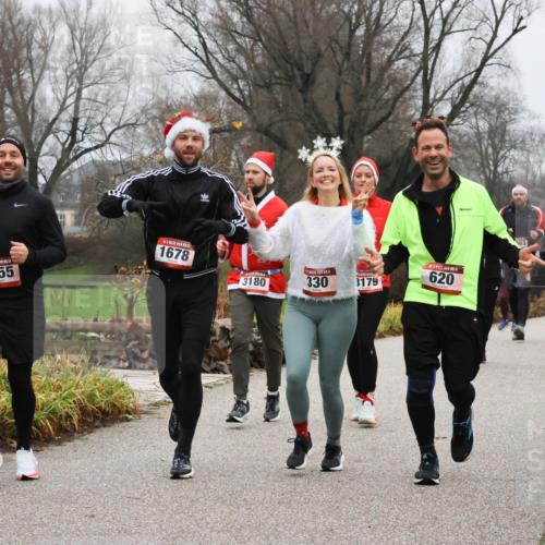 08.12.2024 - St. Pauli X-Mass-Run No. 14 Strokosch-Dieckow http://msf.ph/oto/7502363 08.12.2024 09:53:31 Laufen 3179, 620, 3315, 218, 1678, 2955, 3180, 330 meine-sportfotos.de