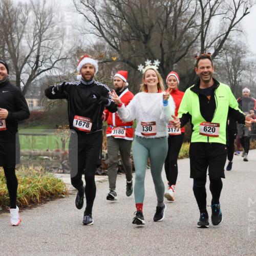 08.12.2024 - St. Pauli X-Mass-Run No. 14 Strokosch-Dieckow http://msf.ph/oto/7502364 08.12.2024 09:53:31 Laufen 1678, 2955, 3180, 14, 330, 3179, 620, 3315, 21 meine-sportfotos.de