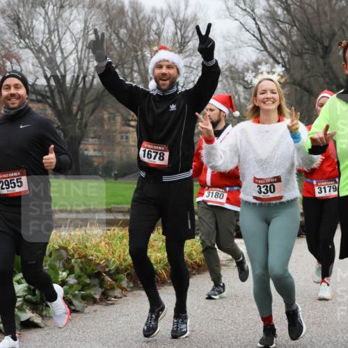 08.12.2024 - St. Pauli X-Mass-Run No. 14 Strokosch-Dieckow http://msf.ph/oto/7502370 08.12.2024 09:53:32 Laufen 14, 2955, 14, 1678, 3180, 14, 330, 3179, 14, 620, 3316 meine-sportfotos.de