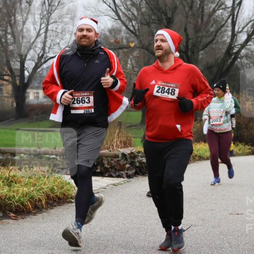 08.12.2024 - St. Pauli X-Mass-Run No. 14 Strokosch-Dieckow http://msf.ph/oto/7502389 08.12.2024 09:53:37 Laufen 14, 2663, 2663, 14, 2848, 2003, 2165, 4959 meine-sportfotos.de