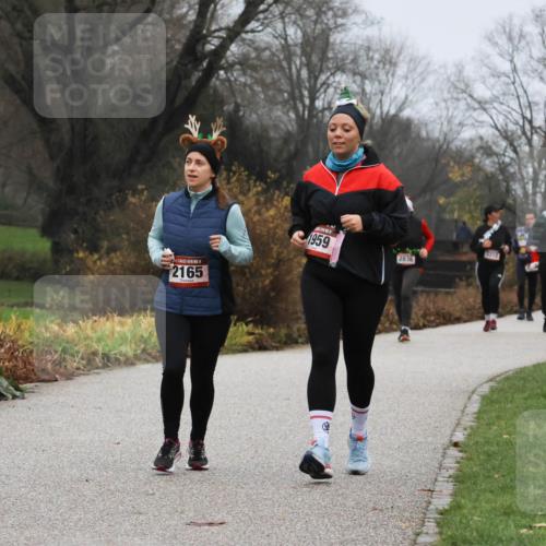 08.12.2024 - St. Pauli X-Mass-Run No. 14 Strokosch-Dieckow http://msf.ph/oto/7502395 08.12.2024 09:53:41 Laufen 9713, 2165, 1959, 2836, 1232 meine-sportfotos.de