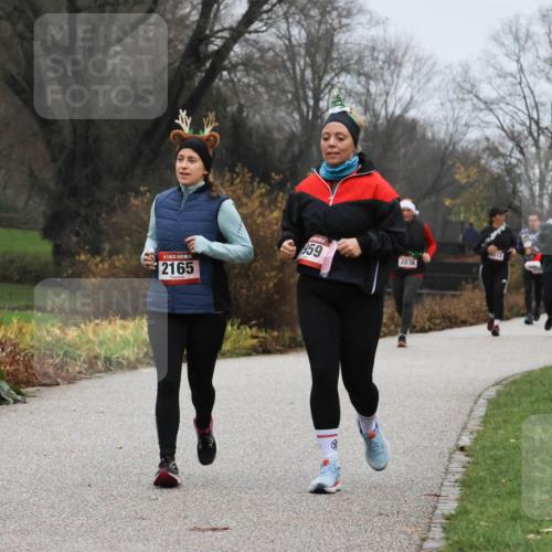 08.12.2024 - St. Pauli X-Mass-Run No. 14 Strokosch-Dieckow http://msf.ph/oto/7502400 08.12.2024 09:53:41 Laufen 1, 14, 2165, 959, 2836, 1232 meine-sportfotos.de