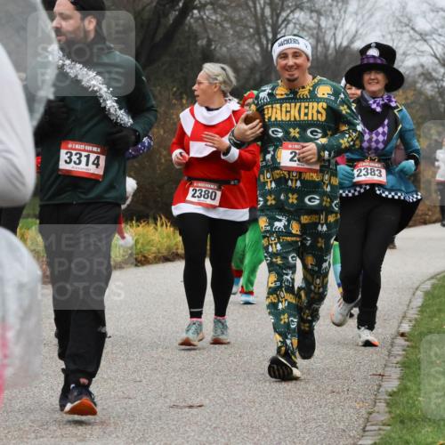 08.12.2024 - St. Pauli X-Mass-Run No. 14 Strokosch-Dieckow http://msf.ph/oto/7502411 08.12.2024 09:53:54 Laufen 32, 14, 3314, 14, 2380, 2, 2383, 2822 meine-sportfotos.de