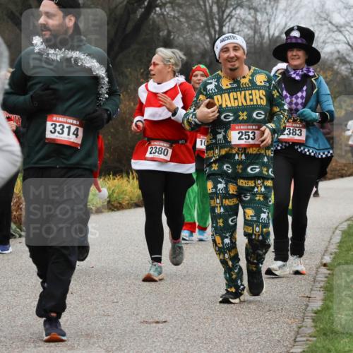 08.12.2024 - St. Pauli X-Mass-Run No. 14 Strokosch-Dieckow http://msf.ph/oto/7502415 08.12.2024 09:53:54 Laufen 14, 3314, 14, 2380, 14, 253, 383, 2822 meine-sportfotos.de