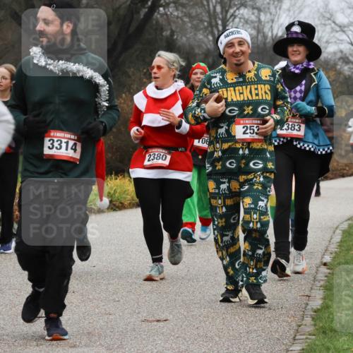 08.12.2024 - St. Pauli X-Mass-Run No. 14 Strokosch-Dieckow http://msf.ph/oto/7502416 08.12.2024 09:53:54 Laufen 3314, 06, 1601, 2380, 253, 14, 2383, 2822 meine-sportfotos.de