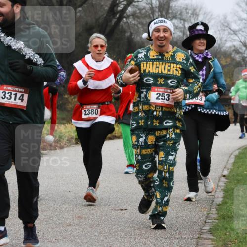 08.12.2024 - St. Pauli X-Mass-Run No. 14 Strokosch-Dieckow http://msf.ph/oto/7502419 08.12.2024 09:53:55 Laufen 14, 3314, 14, 2380, 18, 01, 14, 253, 63, 5822 meine-sportfotos.de