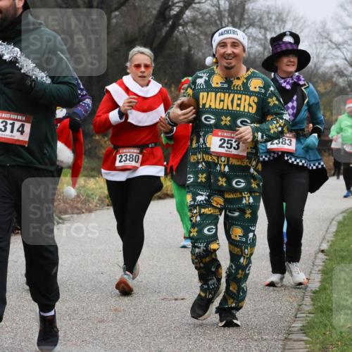 08.12.2024 - St. Pauli X-Mass-Run No. 14 Strokosch-Dieckow http://msf.ph/oto/7502420 08.12.2024 09:53:55 Laufen 14, 3314, 14, 2380, 253, 2383 meine-sportfotos.de