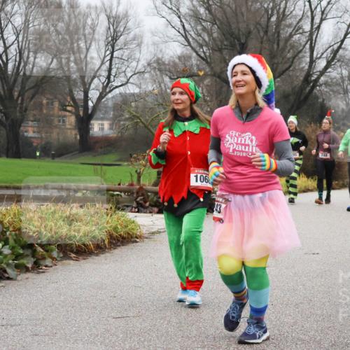 08.12.2024 - St. Pauli X-Mass-Run No. 14 Strokosch-Dieckow http://msf.ph/oto/7502432 08.12.2024 09:53:59 Laufen 106, 43, 748, 2822 meine-sportfotos.de