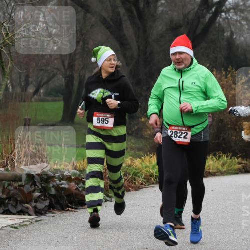 08.12.2024 - St. Pauli X-Mass-Run No. 14 Strokosch-Dieckow http://msf.ph/oto/7502434 08.12.2024 09:54:01 Laufen 14, 595, 14, 2822, 621 meine-sportfotos.de