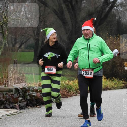 08.12.2024 - St. Pauli X-Mass-Run No. 14 Strokosch-Dieckow http://msf.ph/oto/7502437 08.12.2024 09:54:01 Laufen 595, 14, 2822, 621 meine-sportfotos.de
