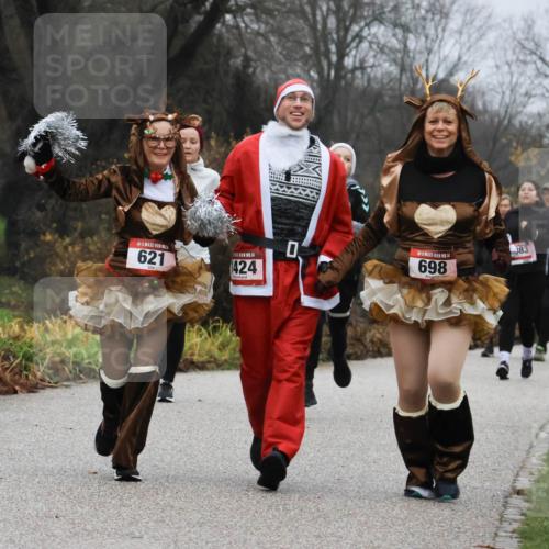08.12.2024 - St. Pauli X-Mass-Run No. 14 Strokosch-Dieckow http://msf.ph/oto/7502442 08.12.2024 09:54:04 Laufen 621, 14, 424, 4, 698, 83, 3257 meine-sportfotos.de