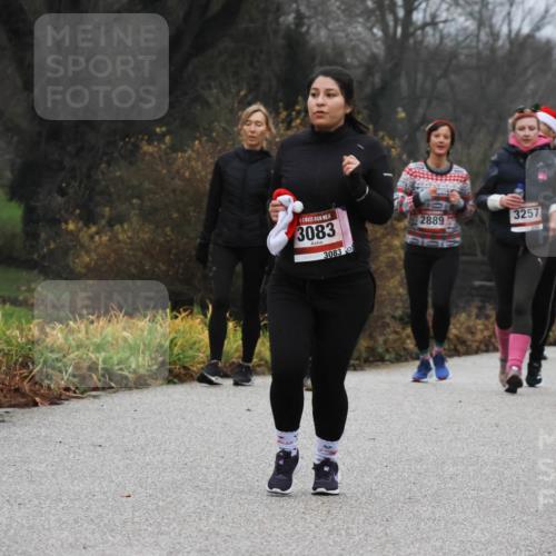 08.12.2024 - St. Pauli X-Mass-Run No. 14 Strokosch-Dieckow http://msf.ph/oto/7502455 08.12.2024 09:54:11 Laufen 3083, 3083, 3257, 2889, 3195 meine-sportfotos.de